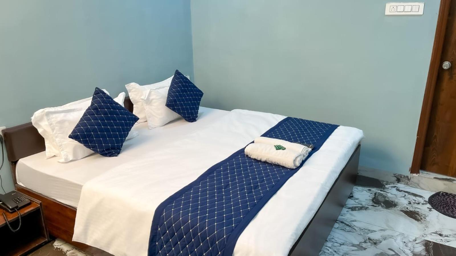Hotel Abhinandan إندور المظهر الخارجي الصورة